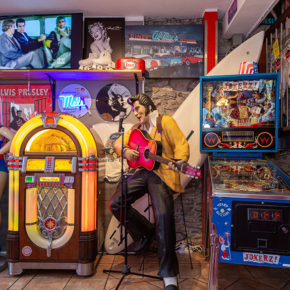 Elvis och en klassisk jukebox