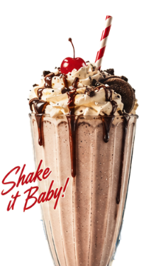Milkshake med choklad, grädde och körsbär